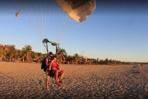 paracaidismo en la playa