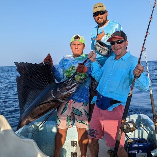 Peche d'un voilier a Puerto Escondido