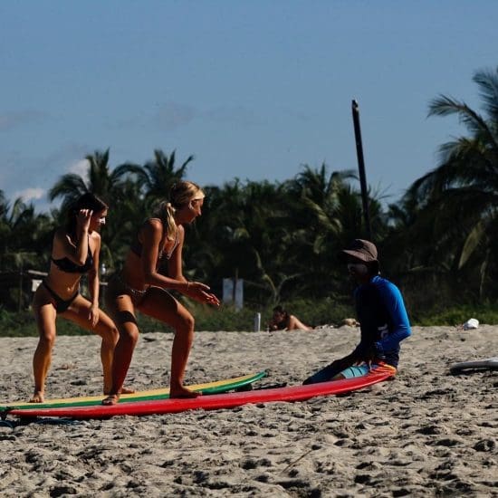 clase de surf en la punta